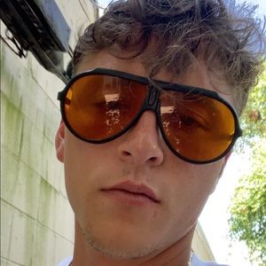 Meet your Posher, Brendino